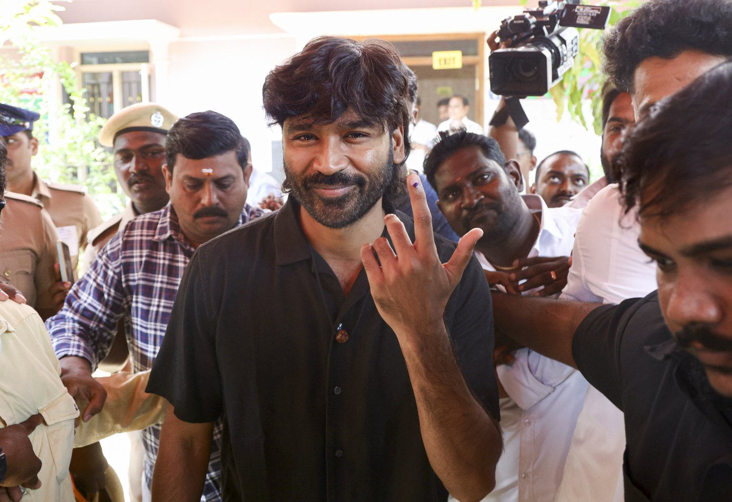 Dhanush Shows His Inked Finger