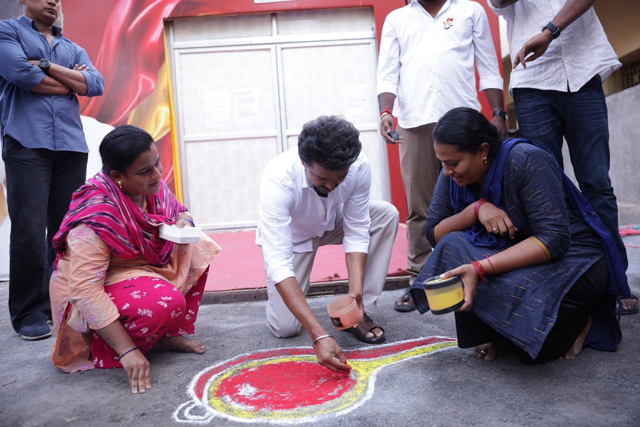 TVK Vijay: உன் பேரே வரலாறு.. விசில் கோலம் போட்ட விஜய்.. காலியில் ...