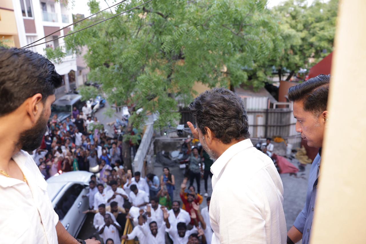 TVK Vijay: உன் பேரே வரலாறு.. விசில் கோலம் போட்ட விஜய்.. காலியில் ...