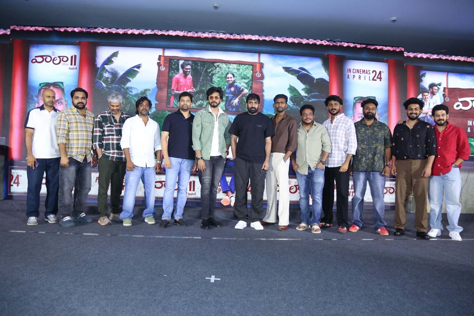 Vaazha 2 team group photo event