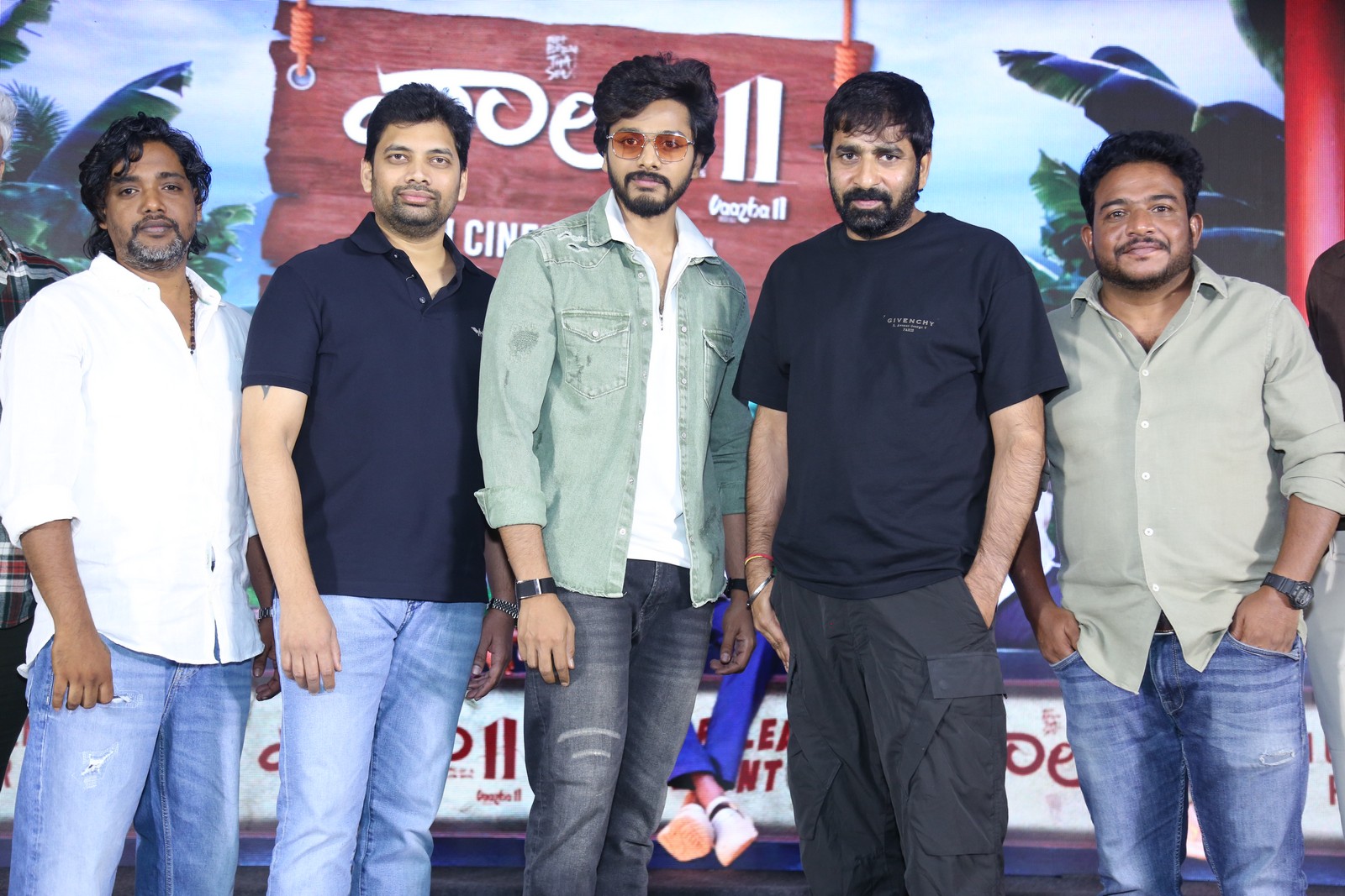 Vaazha 2 team directors and hero group photo