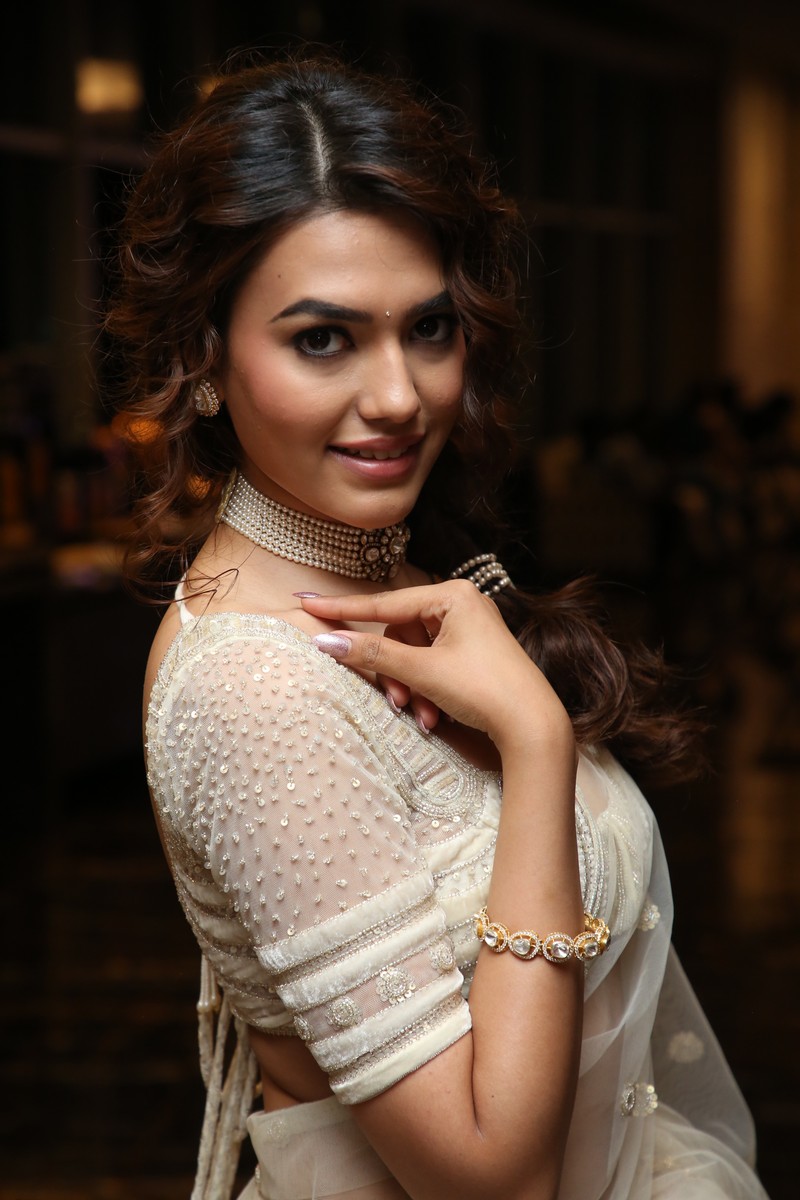 Vidhi Yadav stunning outfit with sparkling accessories