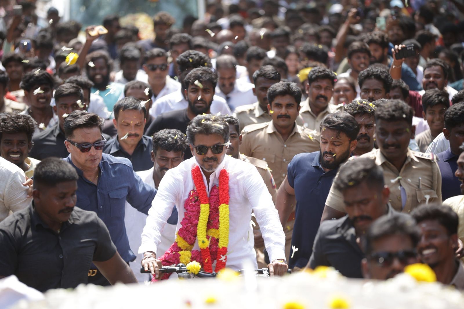 Vijay Roadshow photos