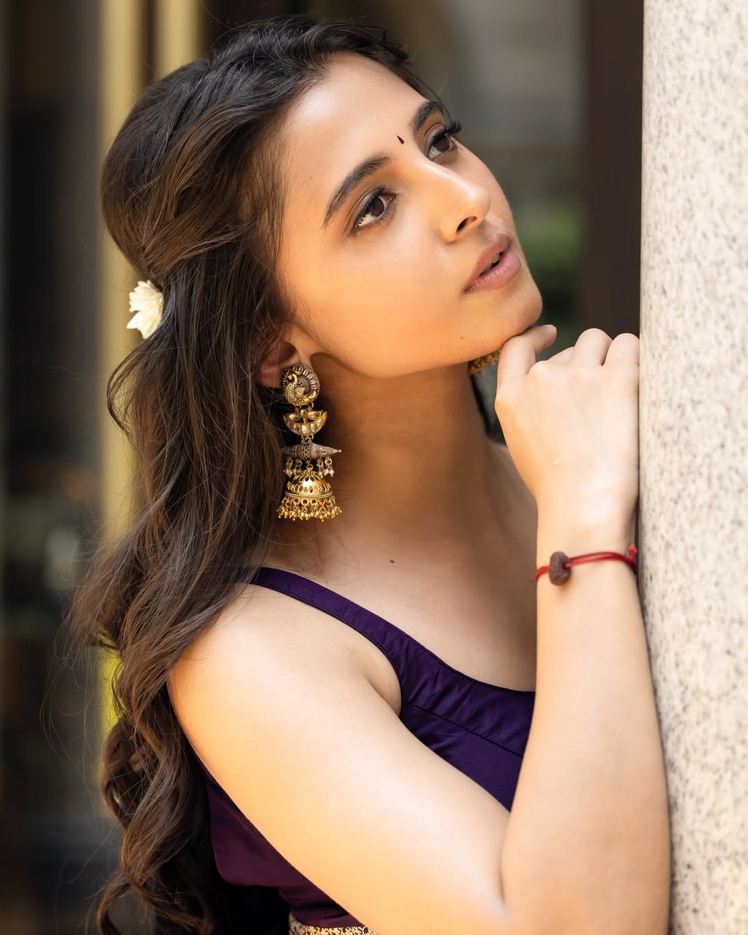 Preethi Asrani posing gracefully in elegant jewelry look