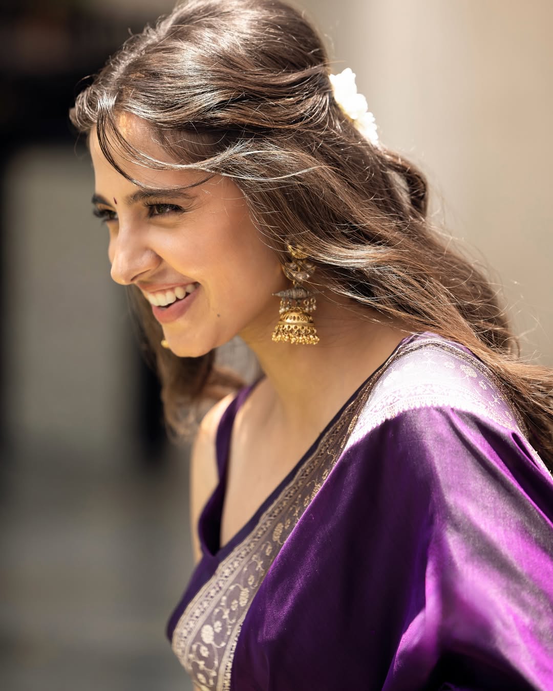 Preethi Asrani showcasing stylish drape in glamorous outfit