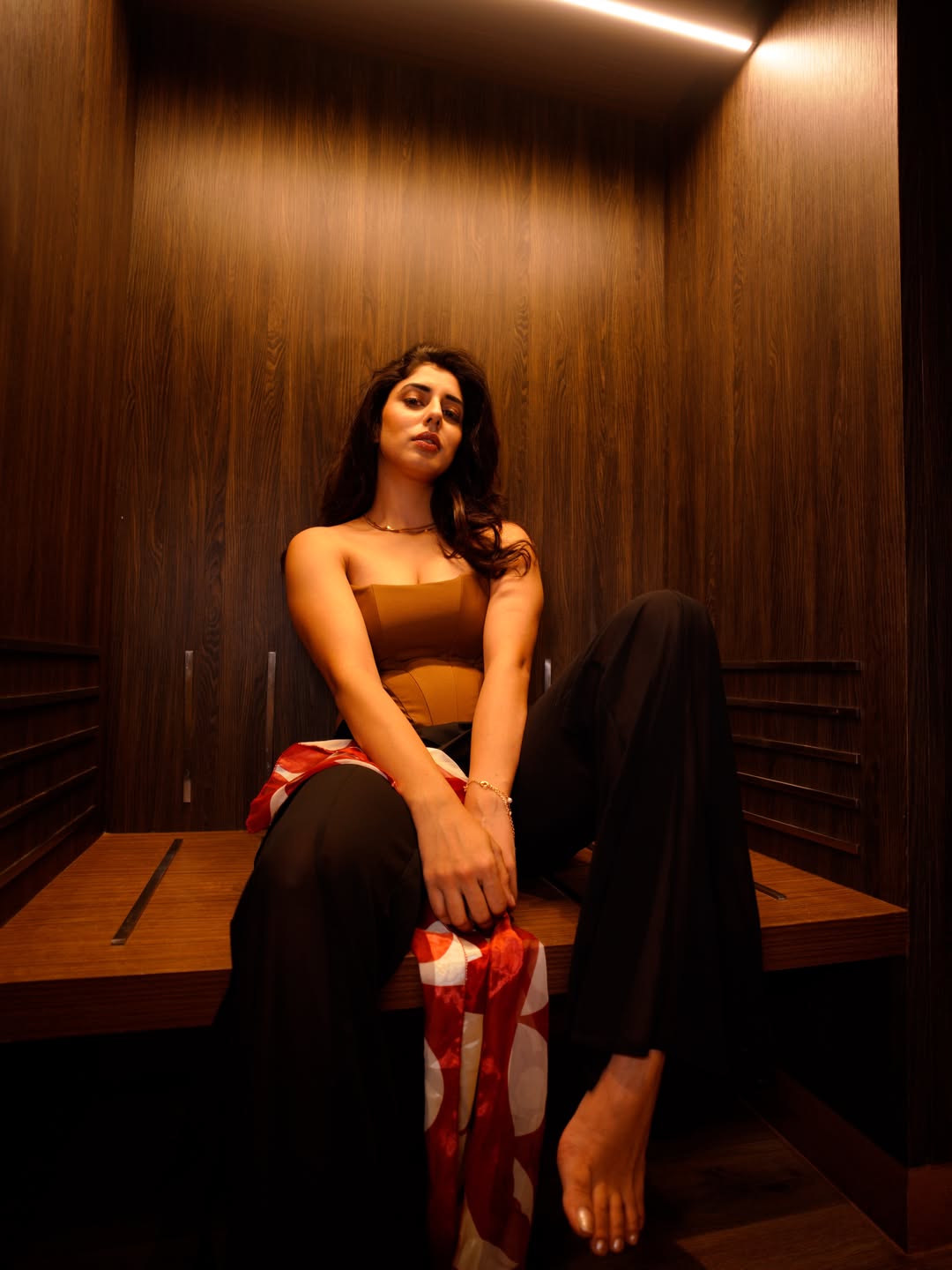 Jasmin Bajwa elegant edgy look in stylish elevator