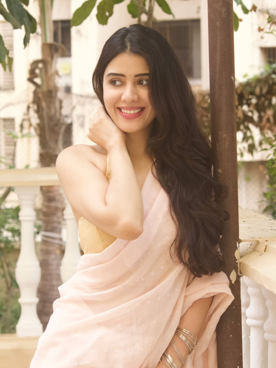 Aarti Chikara posing in pastel ethnic attire