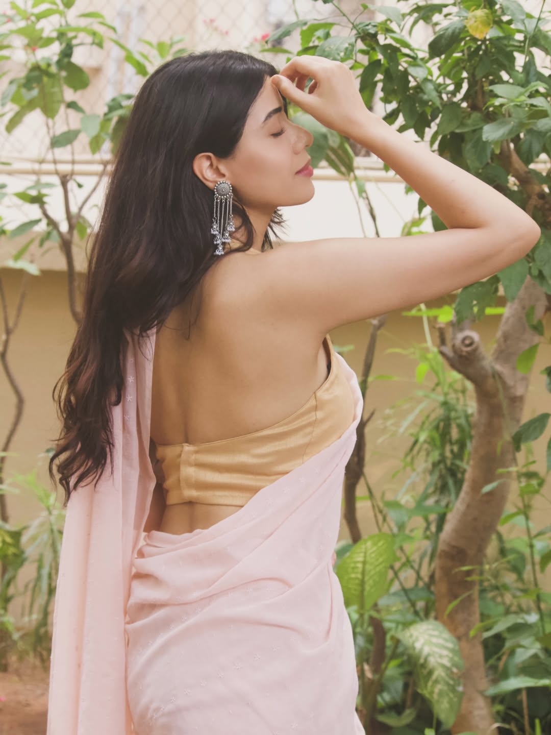 Aarti Chikara in chic traditional-inspired fashion look