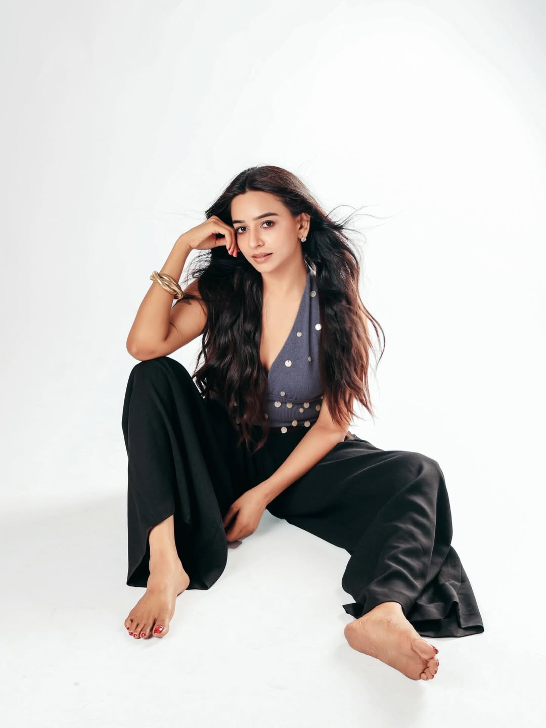 Actress And Bigg Boss Fame Divya Ganesan Shares Her Recent Photos Which Atrects Mass
