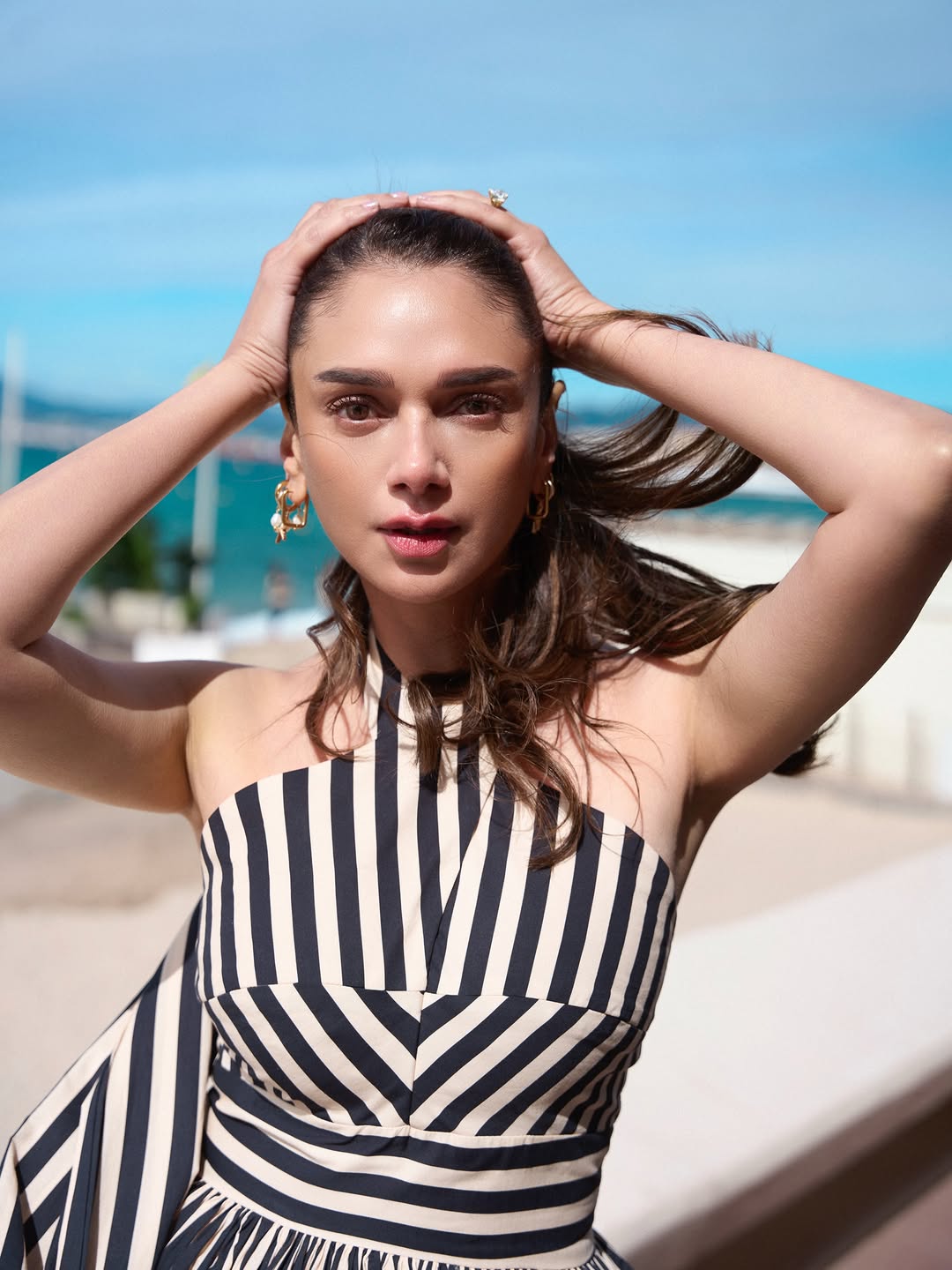 Dramatic Sleeves, Timeless Attitude