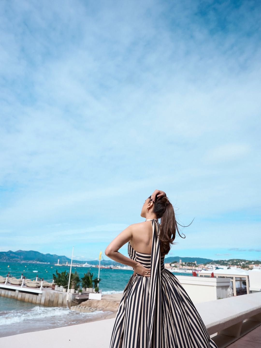 A Modern Muse of Simplicity and Sophistication