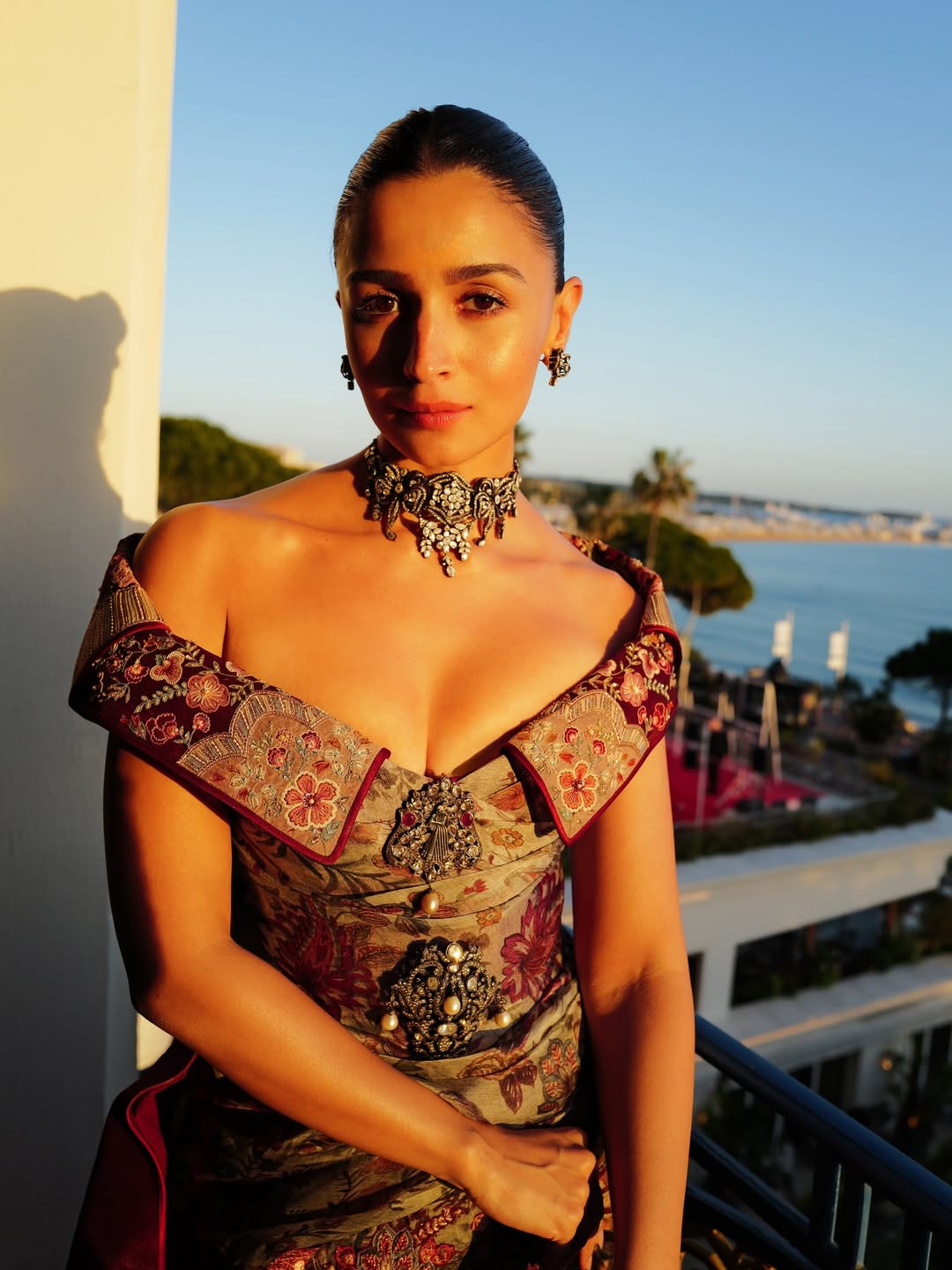 Alia Bhatt wearing diamond choker