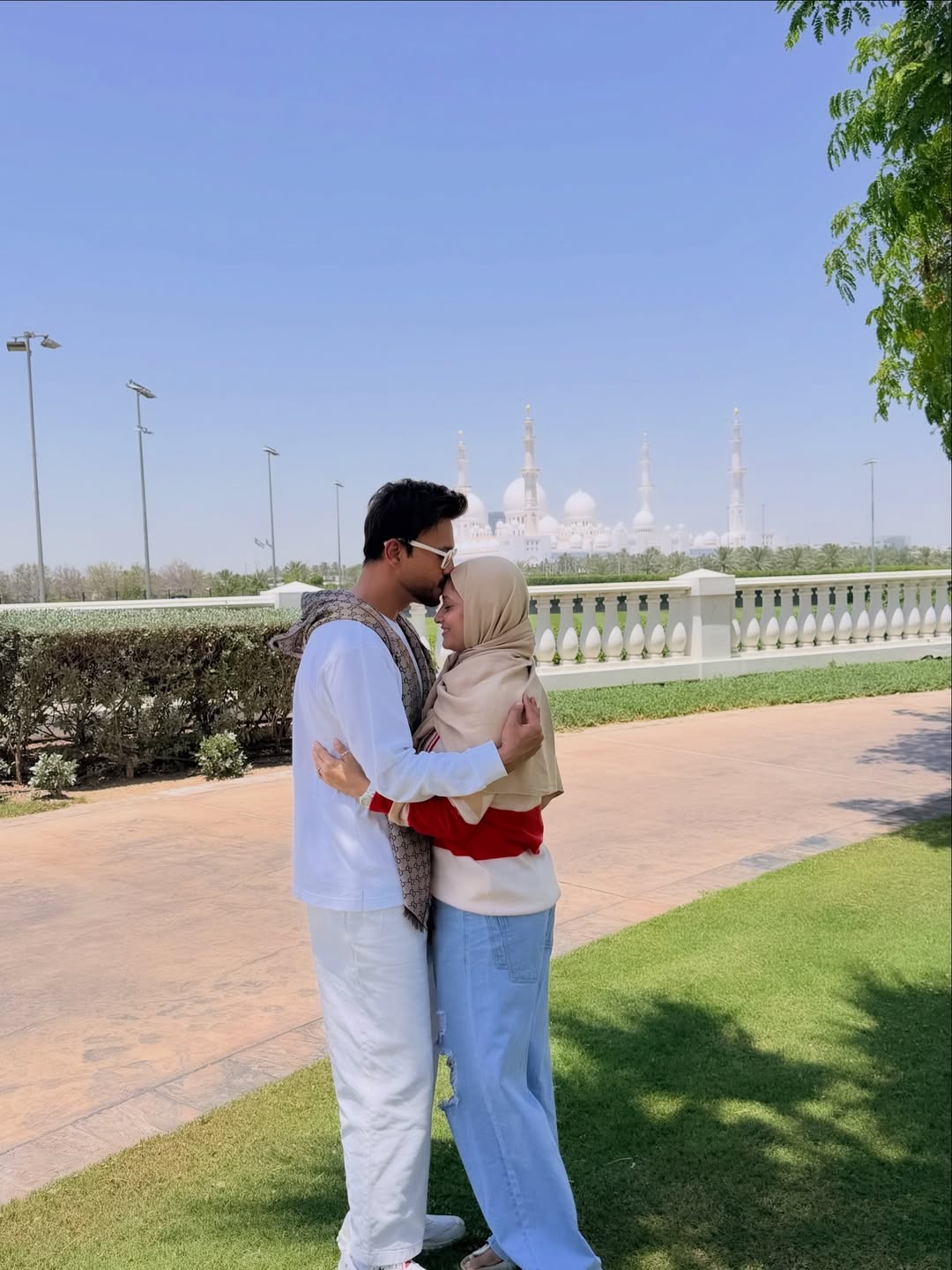 Mosque Visit Photos Spark Debate