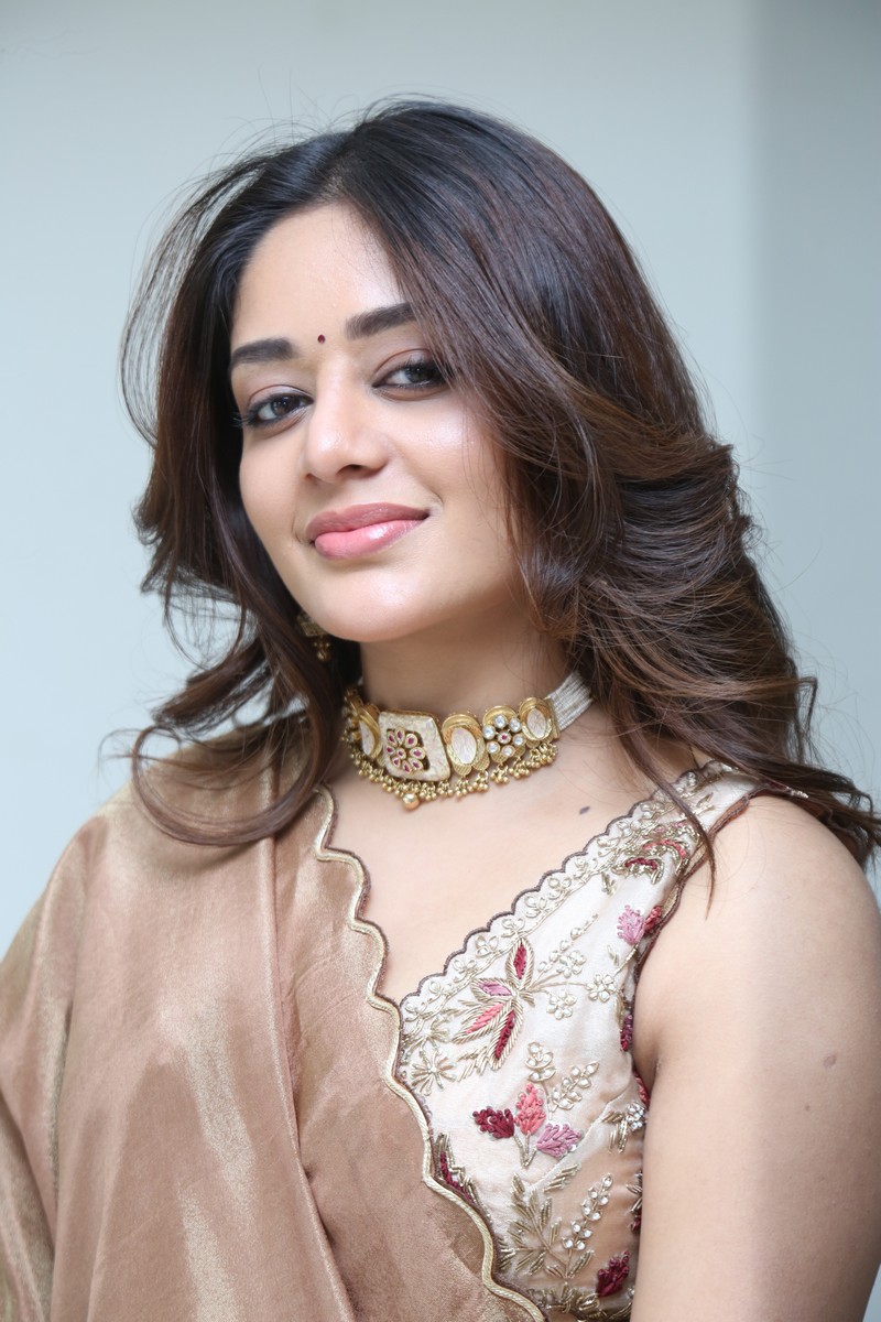 Deepshikha Chandran wearing dazzling designer choker