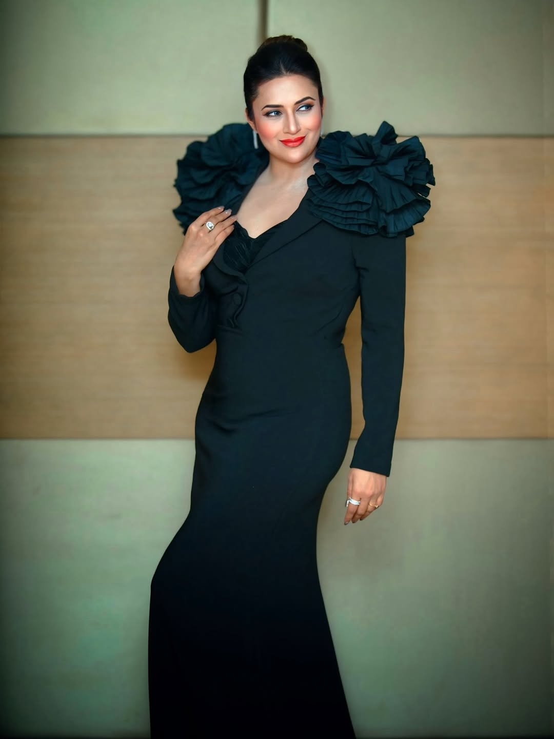 The Black Gown Moment That Turned Heads