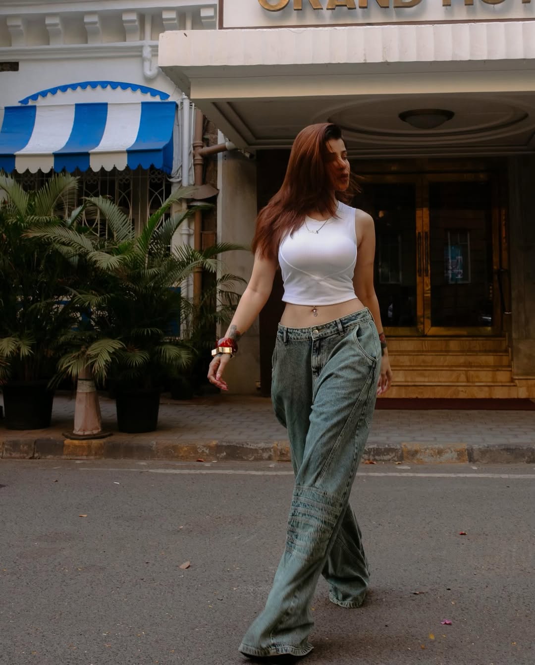 Edin Rose stylish oversized denim fashion look
