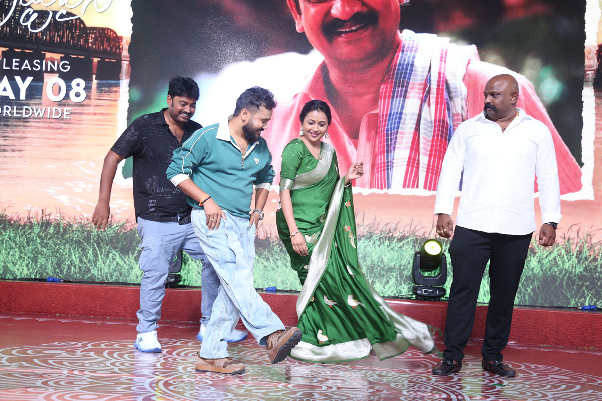 Godari Gattupaina team dancing on stage