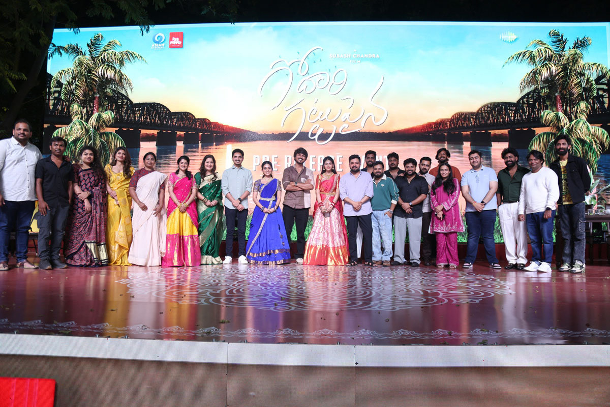 Entire Godari Gattupaina team posing together