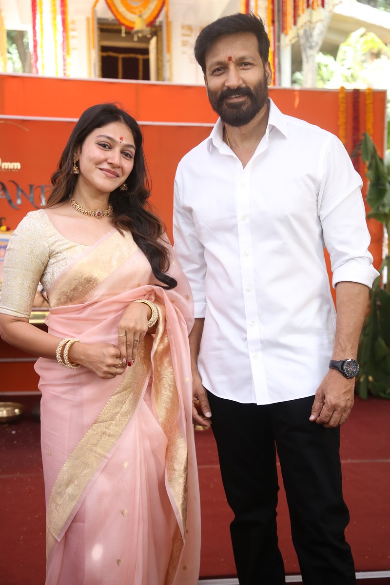 Gopichand Anarkali Nazar posing together