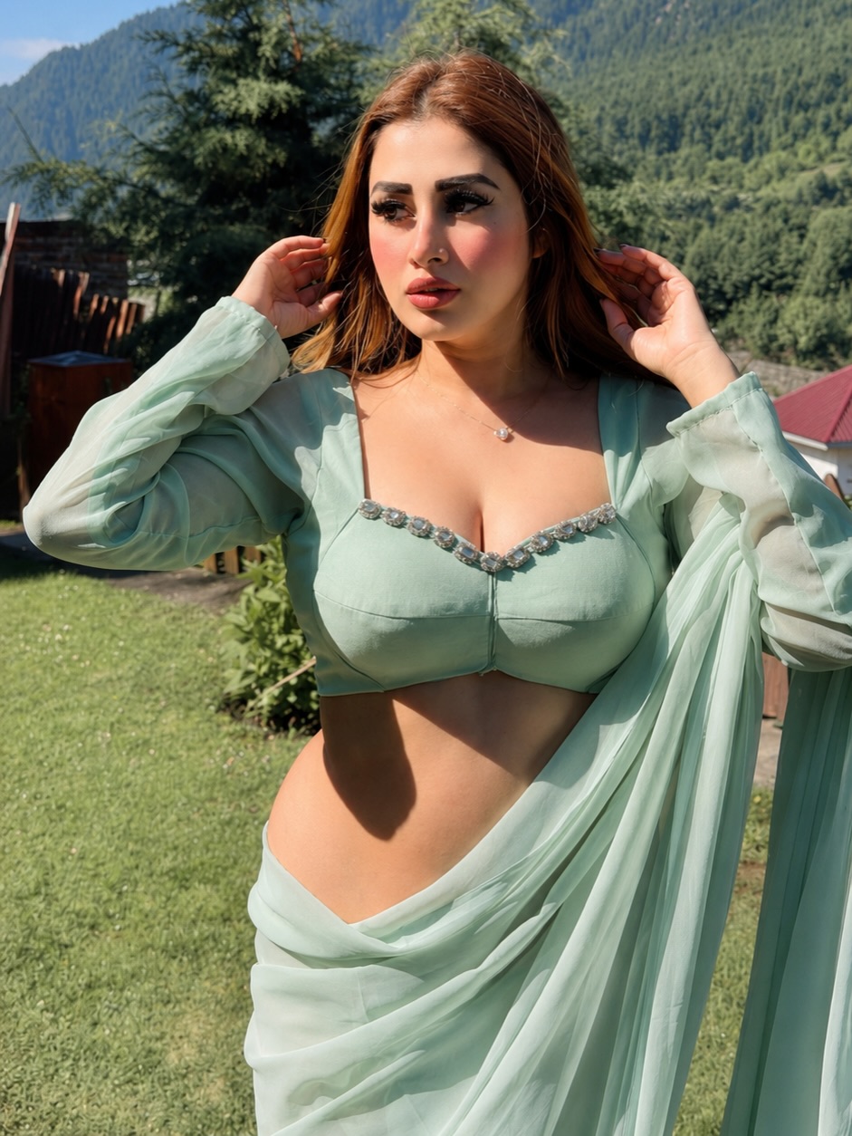 Jiya Roy elegant saree outdoor shoot