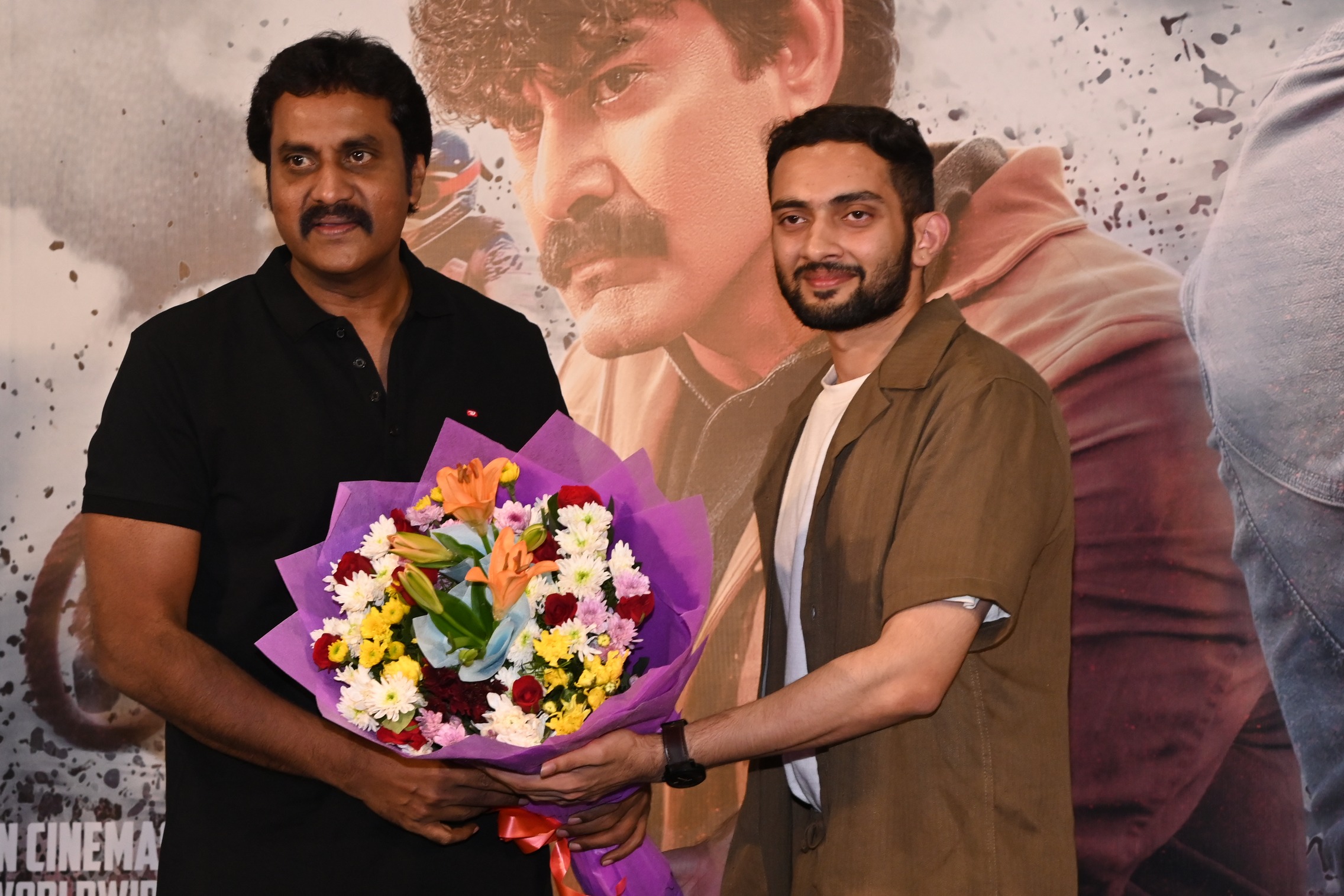 Sunil welcomed with bouquet at Kattalan event