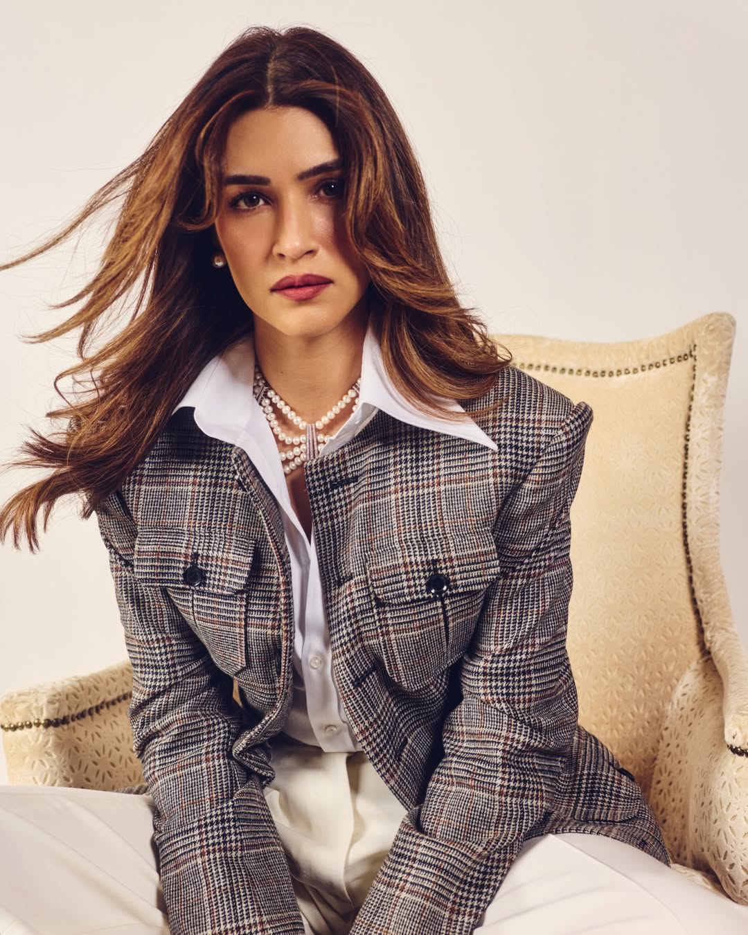 Oversized Blazer Look Defines Modern Boss Energy