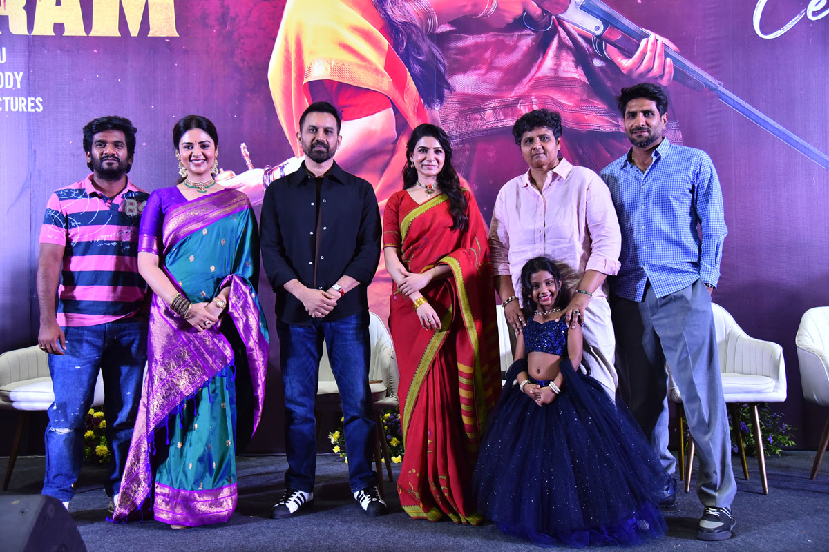 Maa Inti Bangaaram team group photo