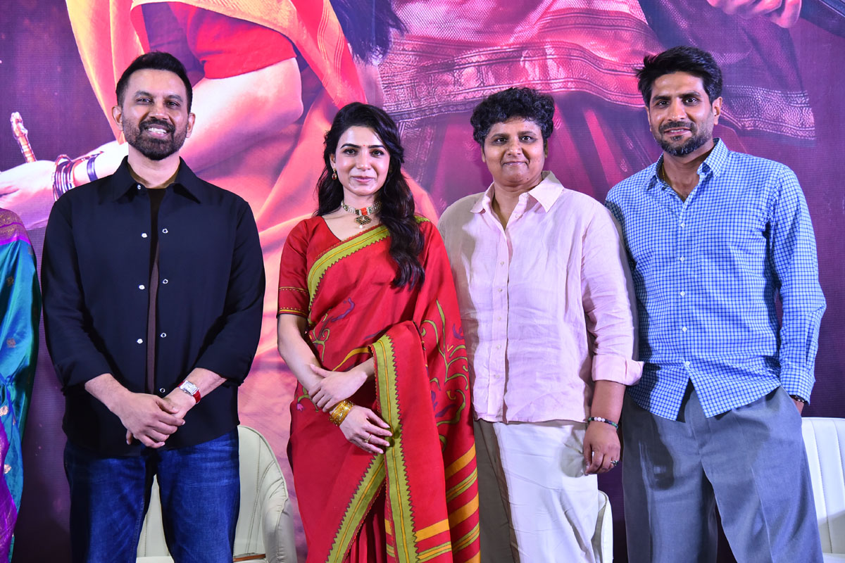 Samantha and makers posing at Maa Inti Bangaaram trailer launch