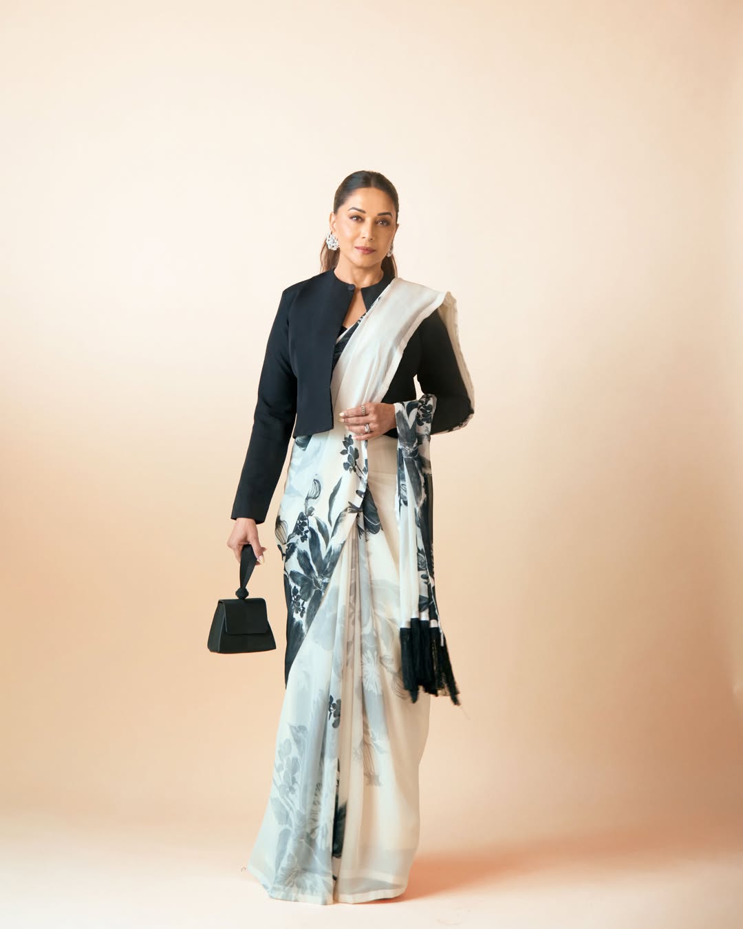 A Saree That Balances Tradition and Modern Style