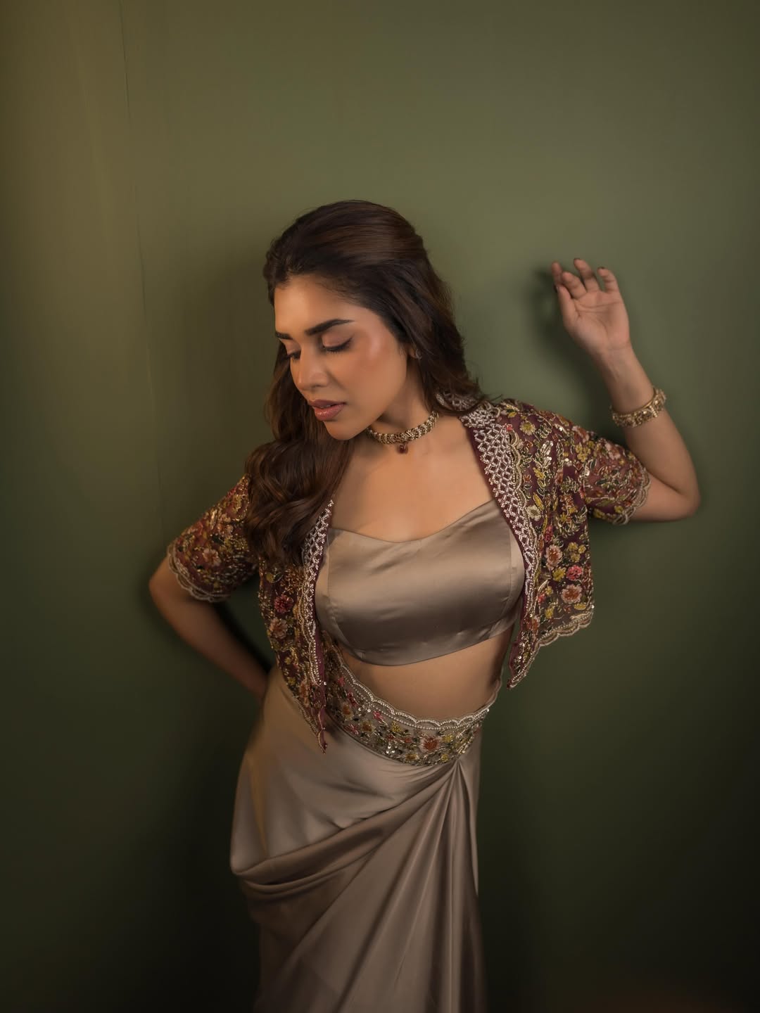 Meenakshi Govindarajan stylish ethnic fashion photoshoot