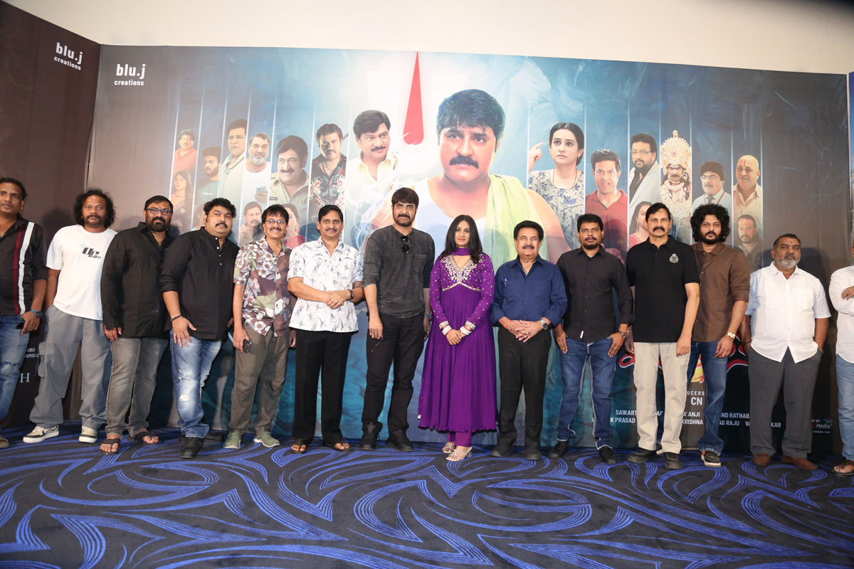 Mister Middle Class cast and crew group photo