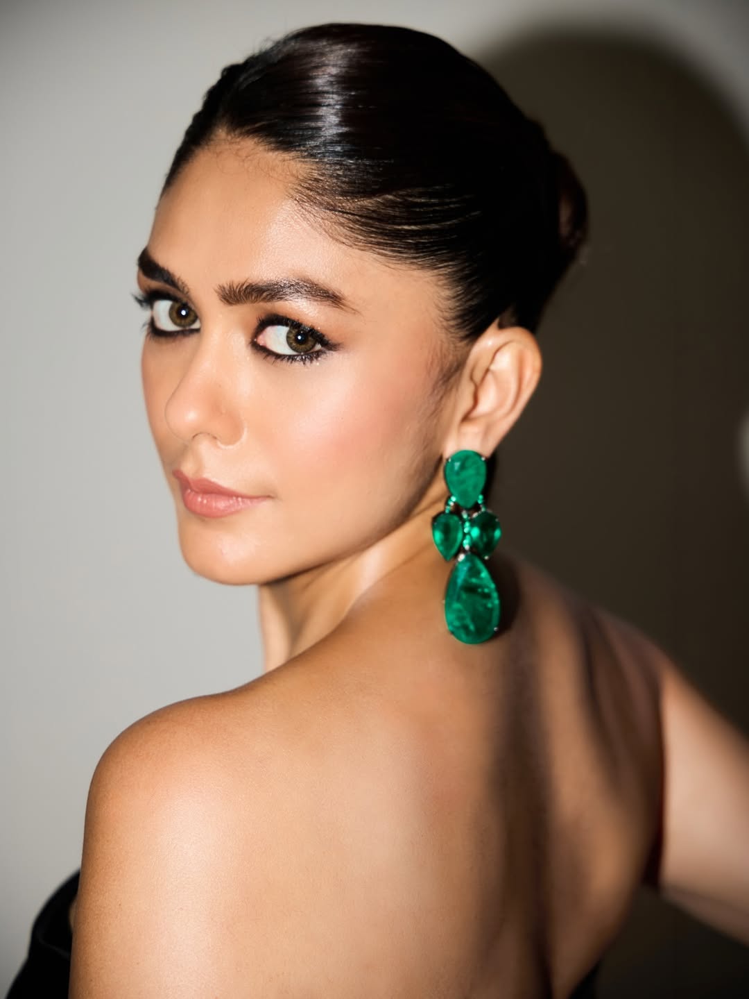 Mrunal Thakur emerald earrings fashion look