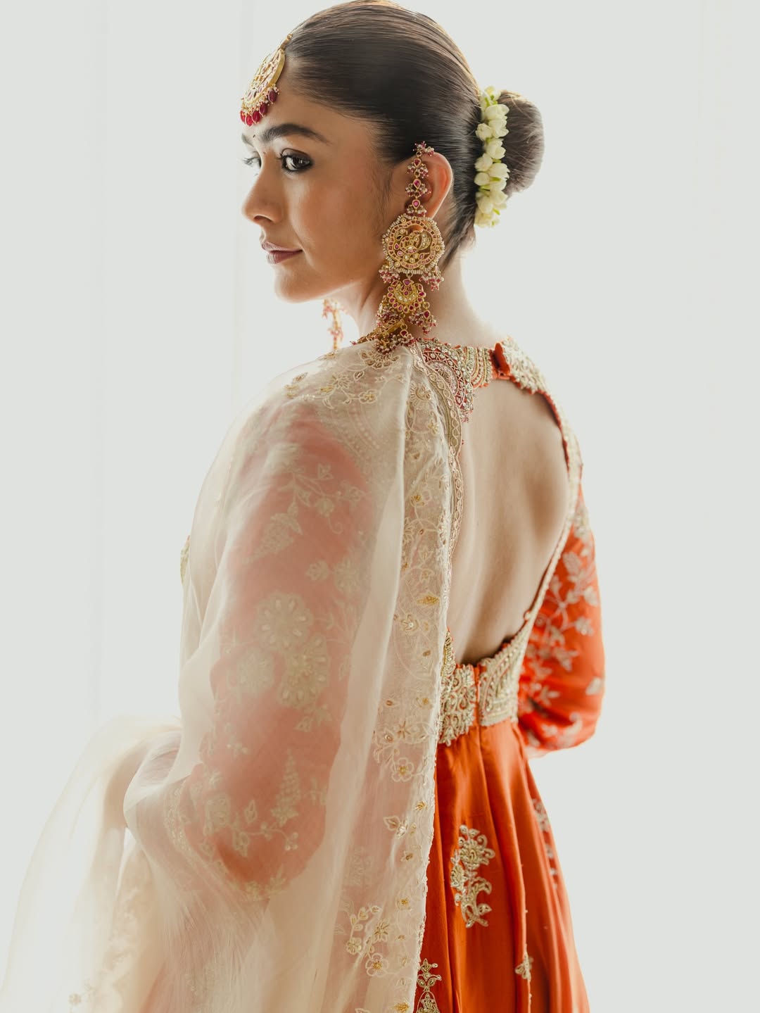 Mrunal Thakur’s Royal Entrance In Orange Elegance