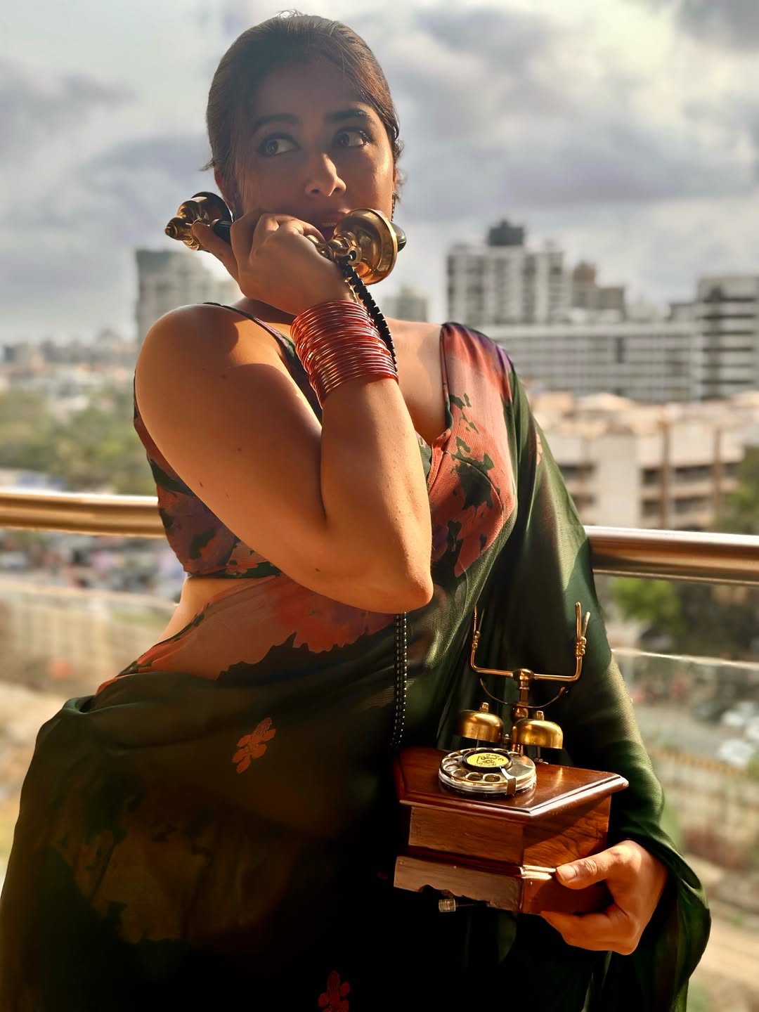 Nikita Sharma flaunting glamorous saree fashion style