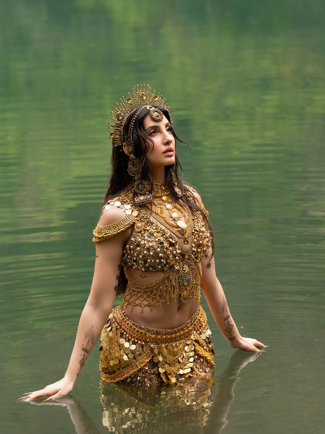 Nora Fatehi dramatic lake entry scene