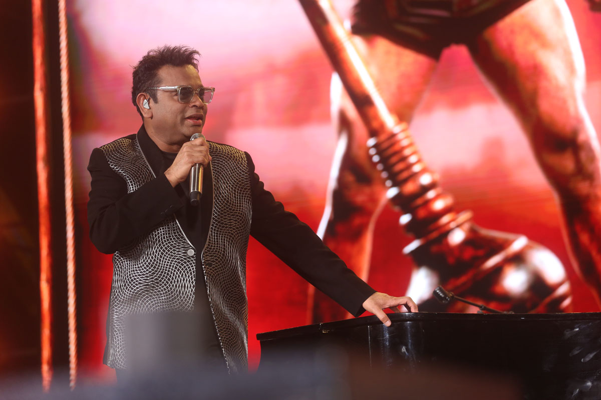 A.R. Rahman performing the song Rai Rai Raa Raa live on stage.