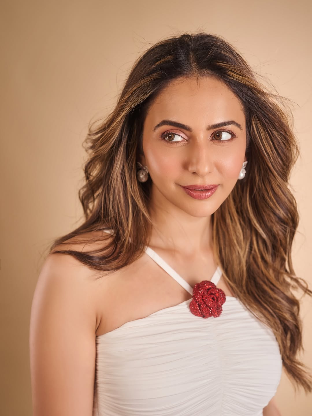 Rakul’s Hair and Makeup Stay Fresh and Natural