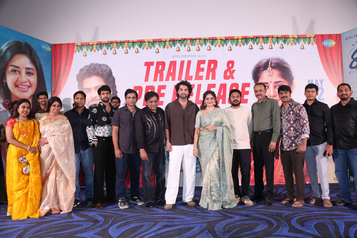Ramani Kalyanam team group photo at pre release event