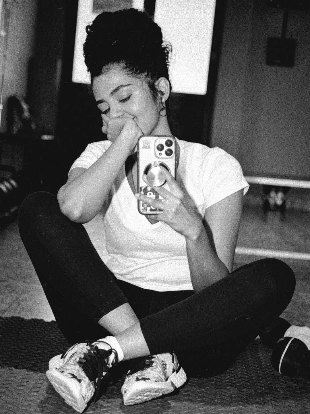 Reflections of Elegance: Anupama Parameswaran’s Stunning Mirror Selfies