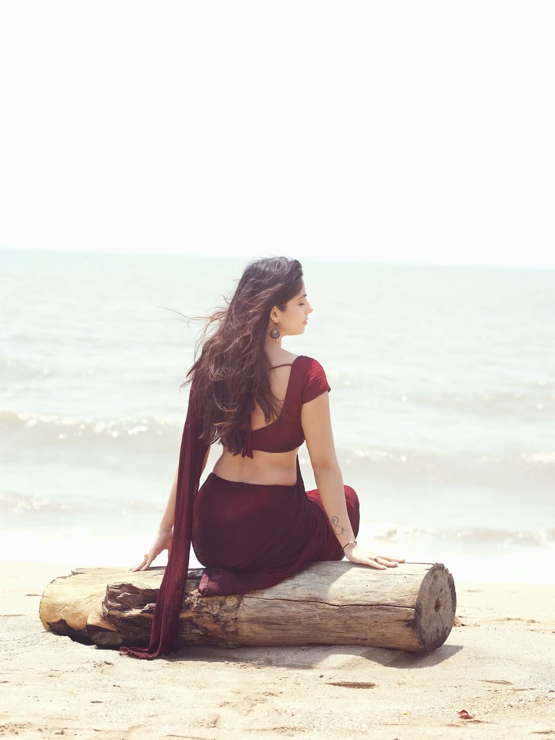 Rose Sardana glamorous maroon outfit photos
