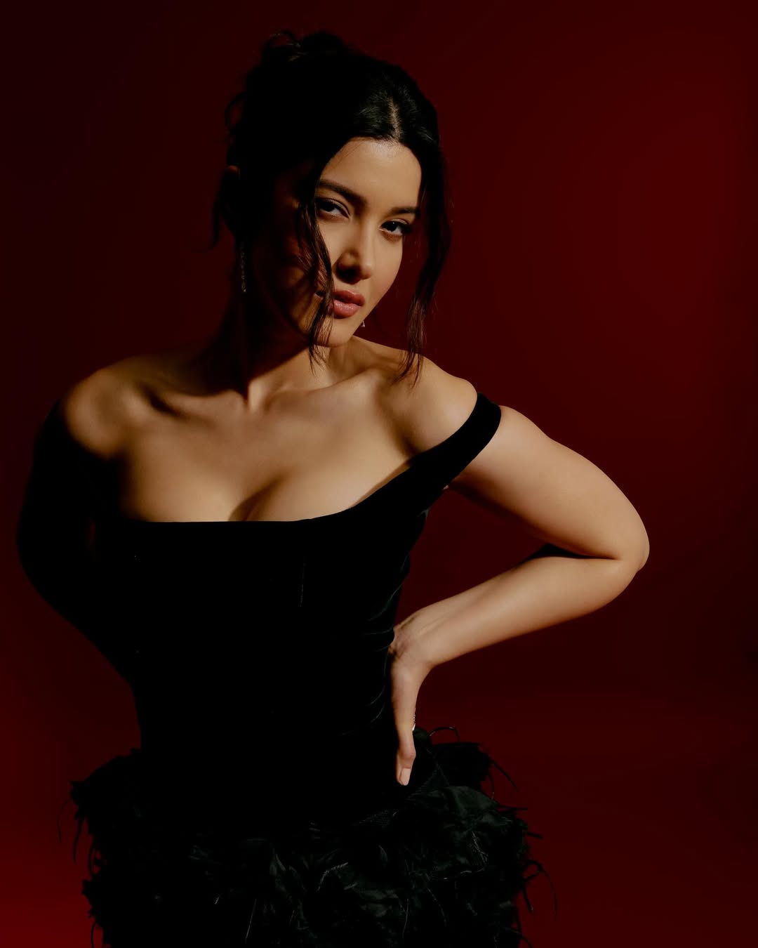 Shanaya Kapoor posing in elegant black feather gown