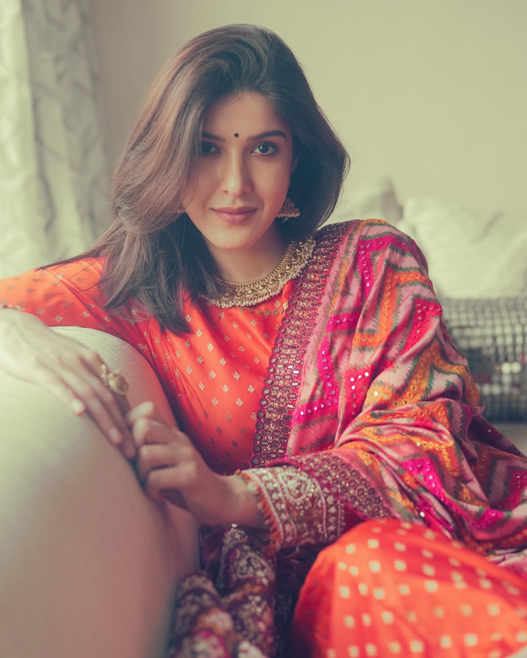 Shanaya Kapoor dazzling in vibrant glamorous outfit