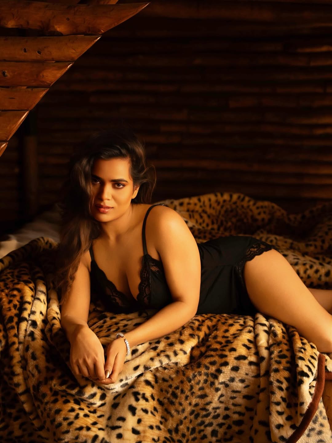Shivani Sharma flaunting glamorous wavy hair look