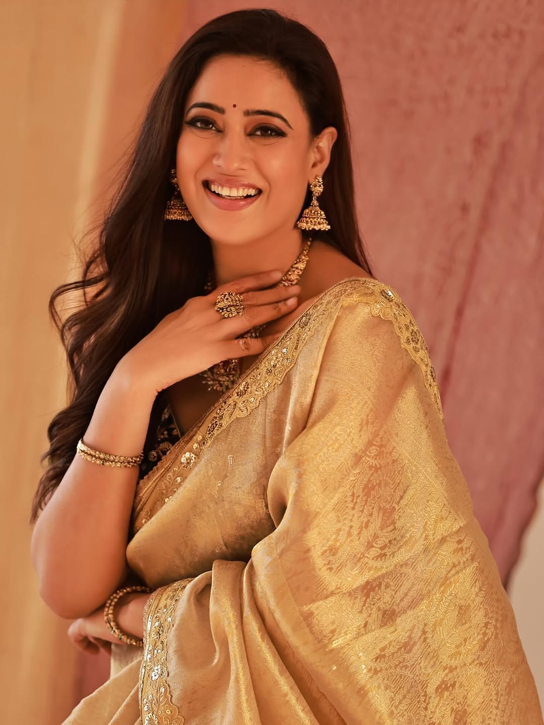 Shweta Tiwari gold saree traditional elegant look
