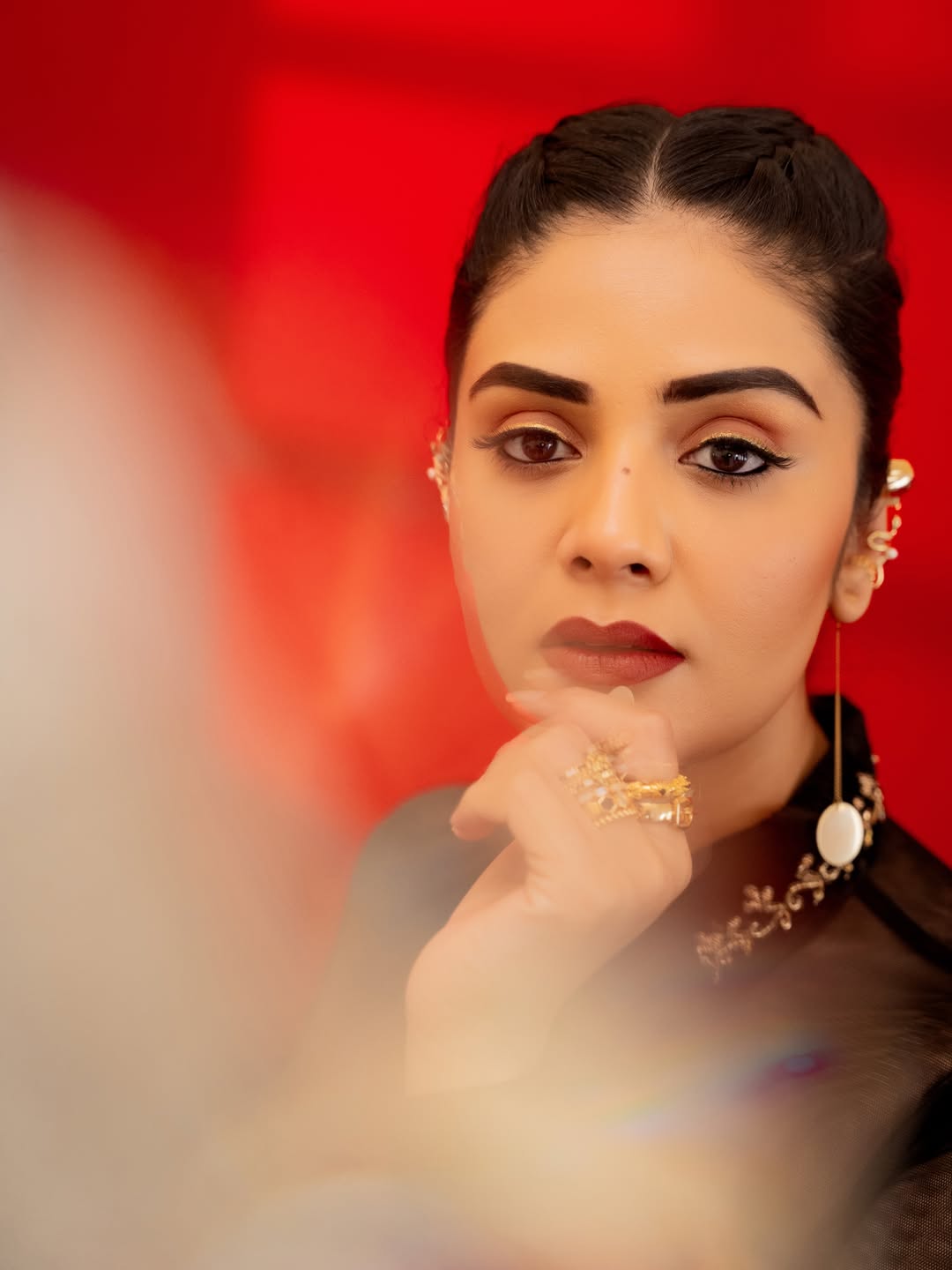 Sreemukhi’s Regal Fashion