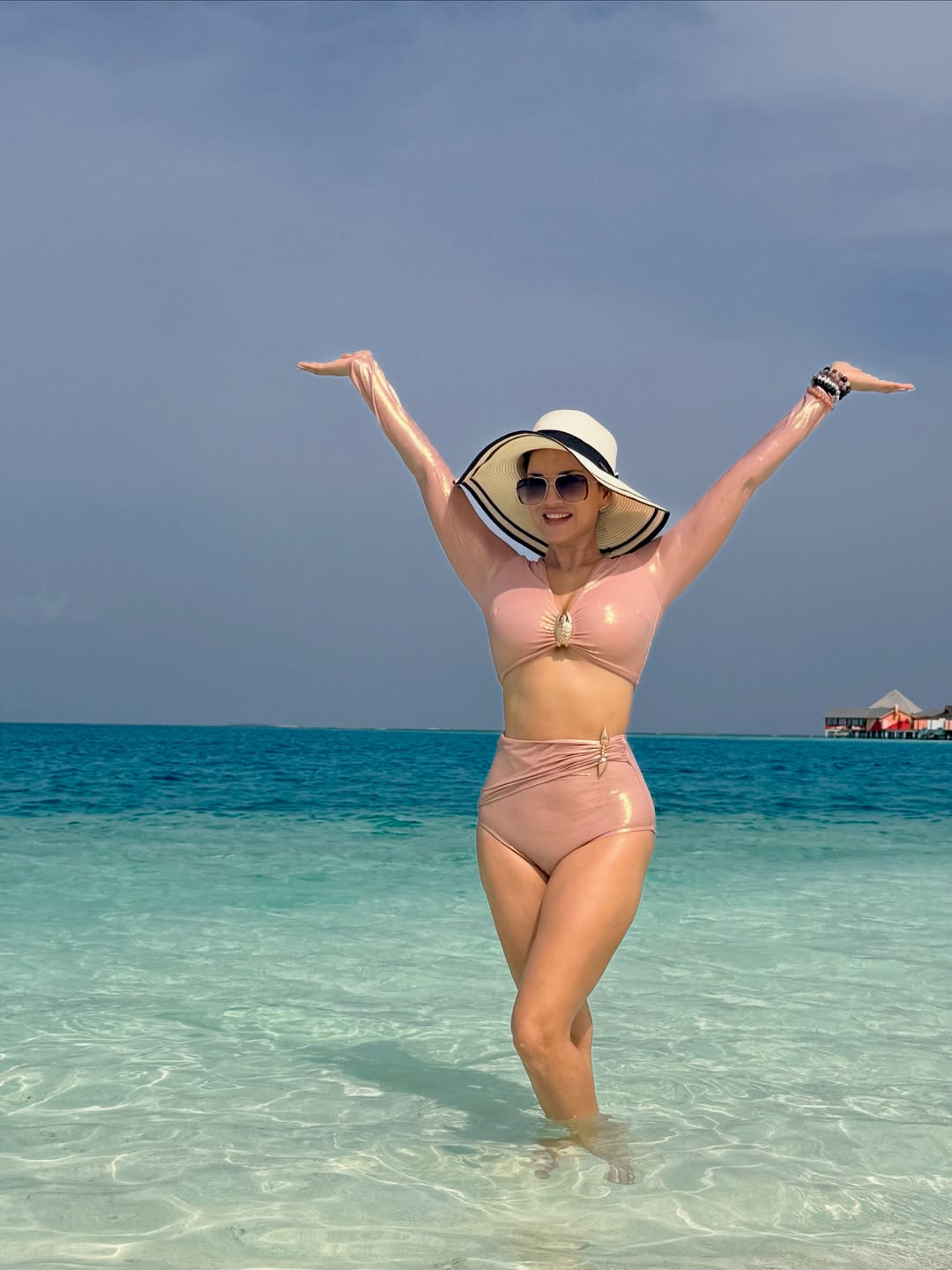 Sunny Leone Maldives photos