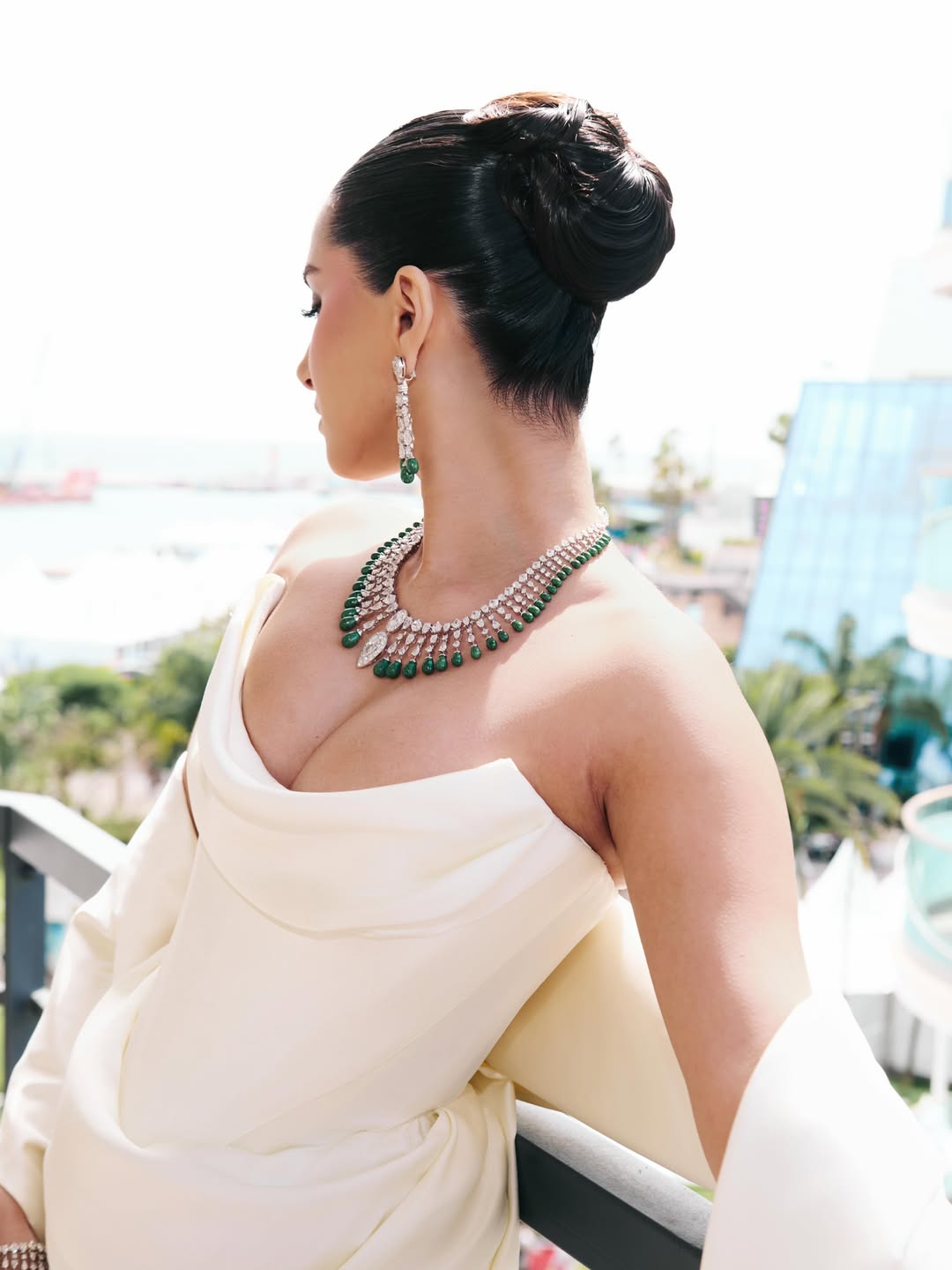 Emerald Jewellery Became the Highlight