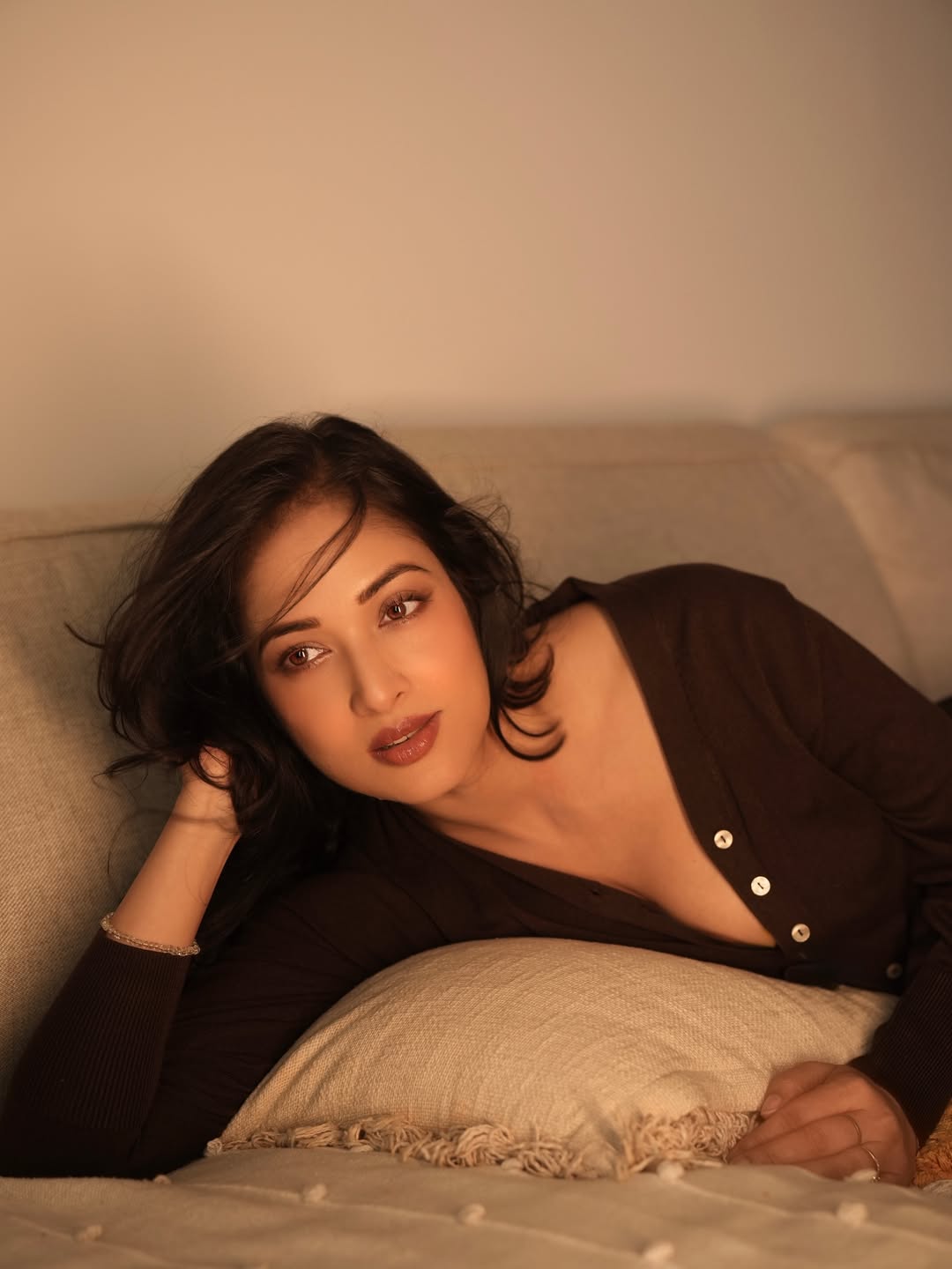 Vidisha Srivastava in fashionable cardigan outfit