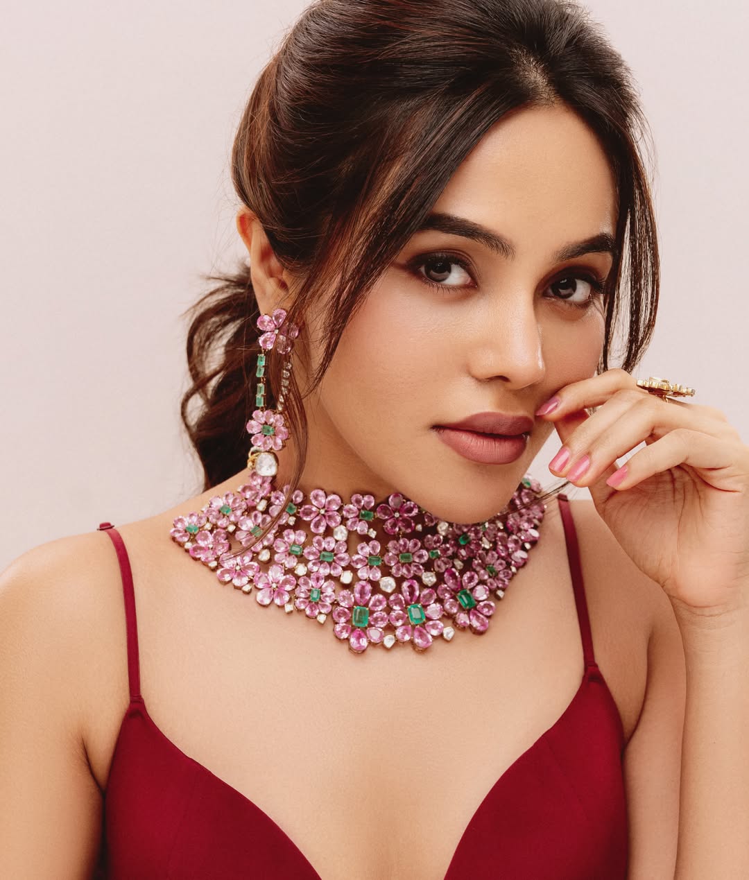 Bhavani Sre glamorous jewelry look