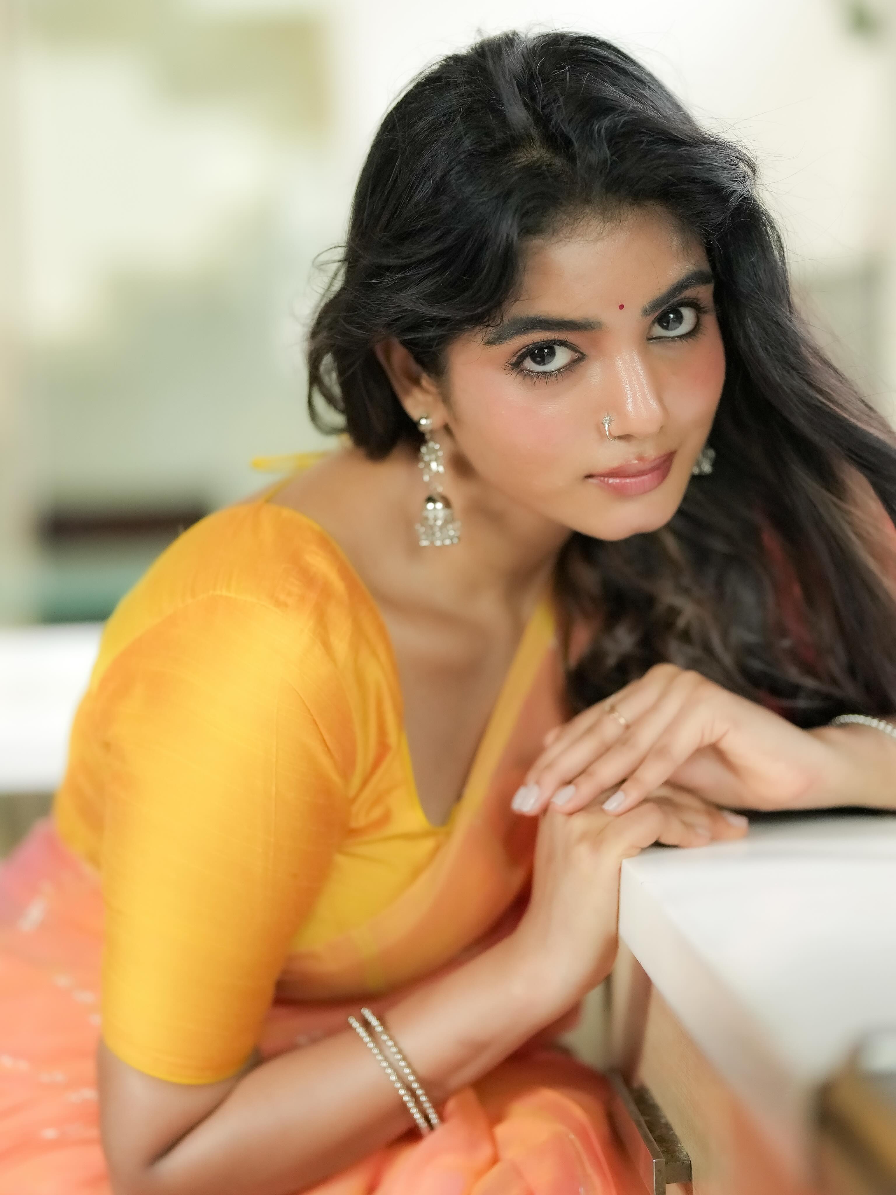 Bigg Boss Fame Viyana Looks Gorgeous in Her Latest Homely & Glamorous Photoshoot
